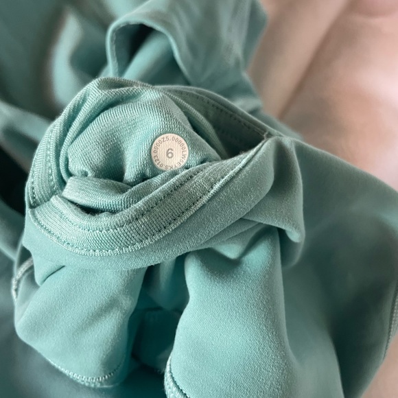 Lululemon | Wonder Train with Pockets - Picture 4 of 4